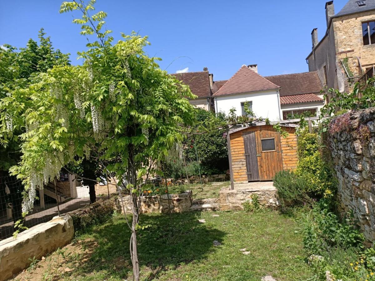 Maison de caractère au cœur de la cité médiévale de Gourdon Extérieur photo