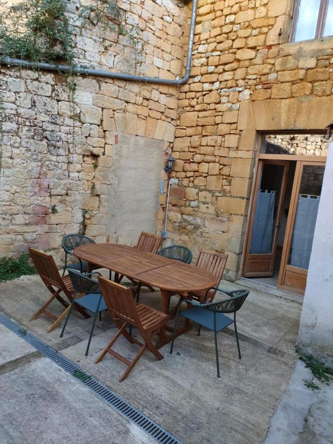Maison de caractère au cœur de la cité médiévale de Gourdon Extérieur photo