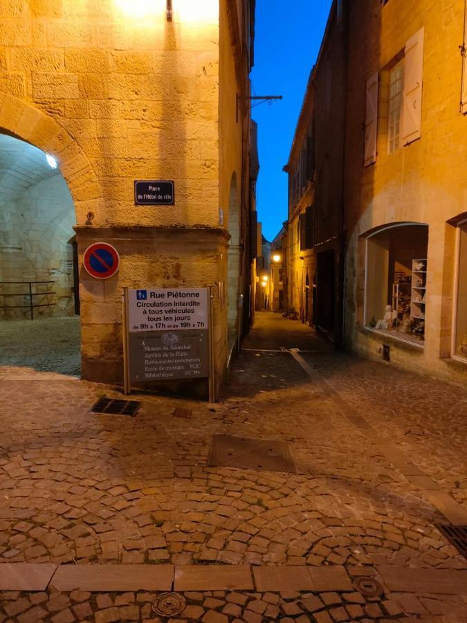 Maison de caractère au cœur de la cité médiévale de Gourdon Extérieur photo
